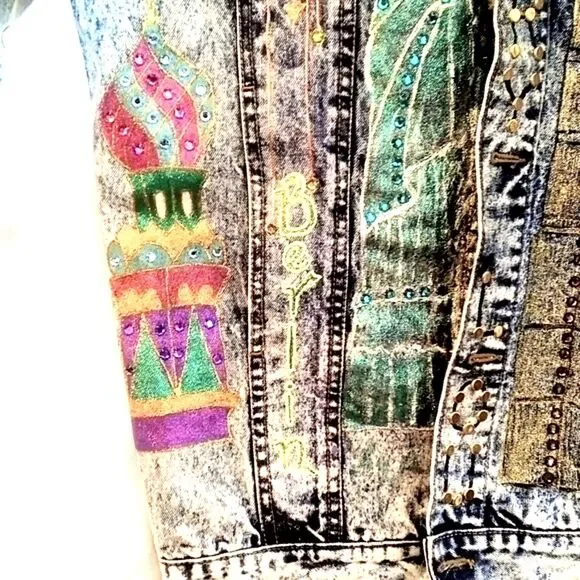Vintage Jordache Acid Wash Upcycled Travel Theme Rhinestone Jean Jacket Size M - Picture 3 of 10